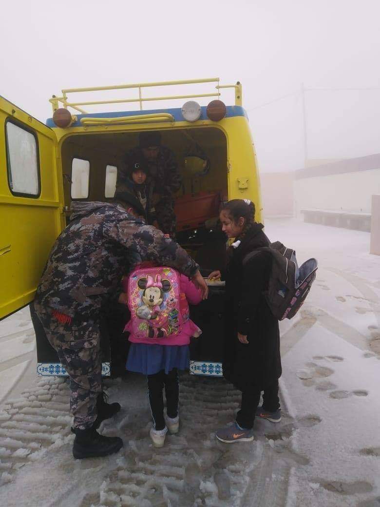 الدفاع المدني يؤمن 84 شخصا إلى