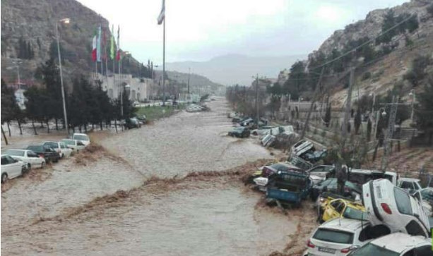 الحكومة الايرانية تقطع إجازتها لمواجهة الكارثة