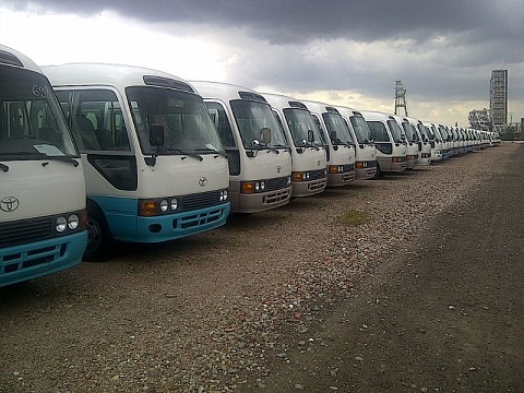 ضبط باصين عموميين يستخدمان طبعات مخالفة