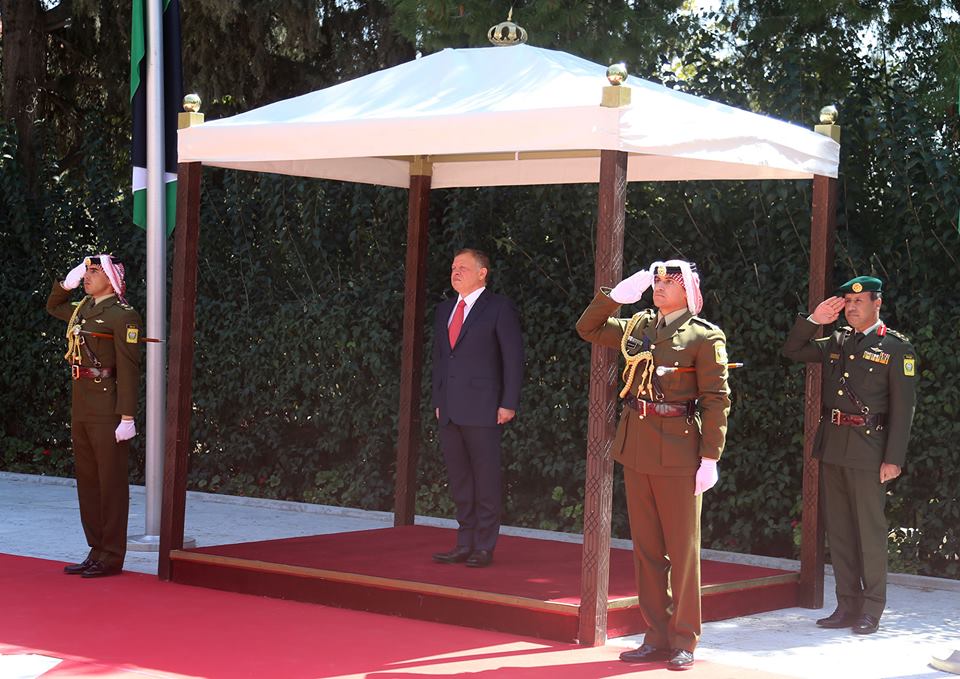 الملك يتقبل أوراق اعتماد سفراء (صور)