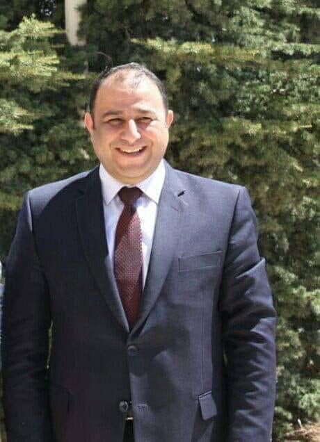 «خلف الطاهات» مستشارا