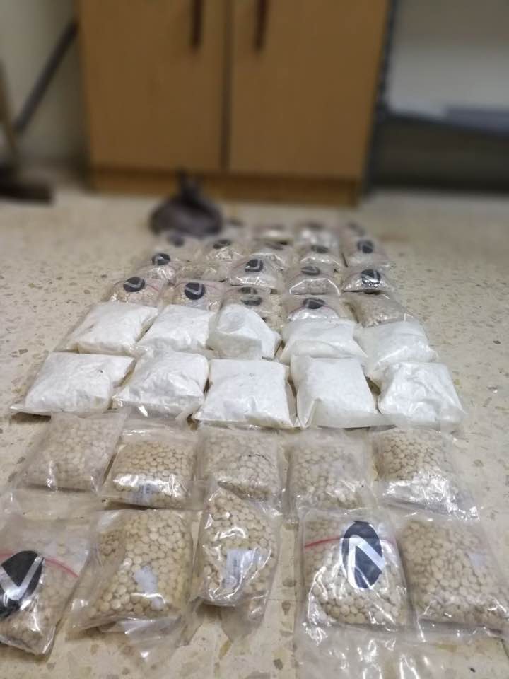 مكافحة المخدرات تنفذ مداهمتين وتضبط متورطين