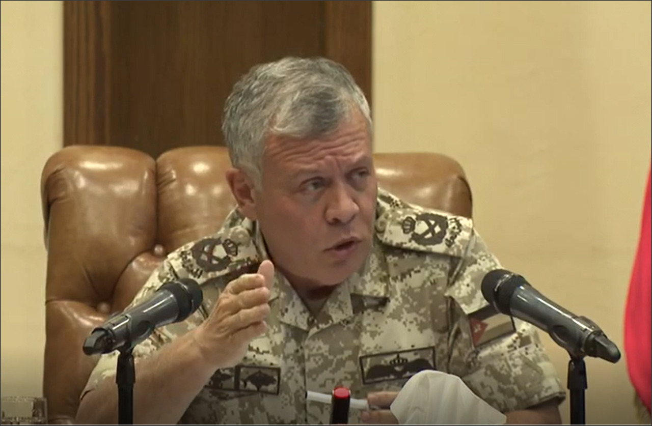 الملك: هذول ناس بدهم يخربوا وبحطوا