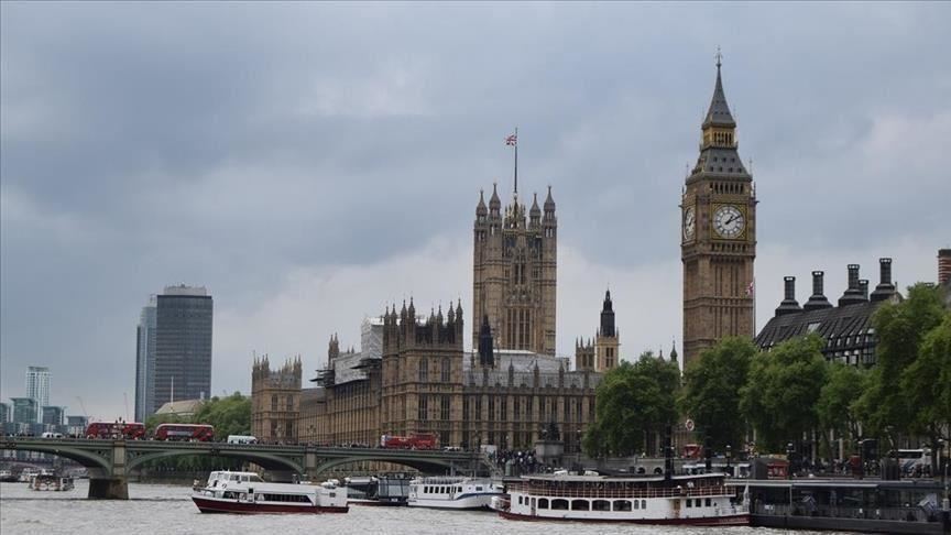 بريطانيا.. اعتداء على مدرسة إسلامية وتمزيق