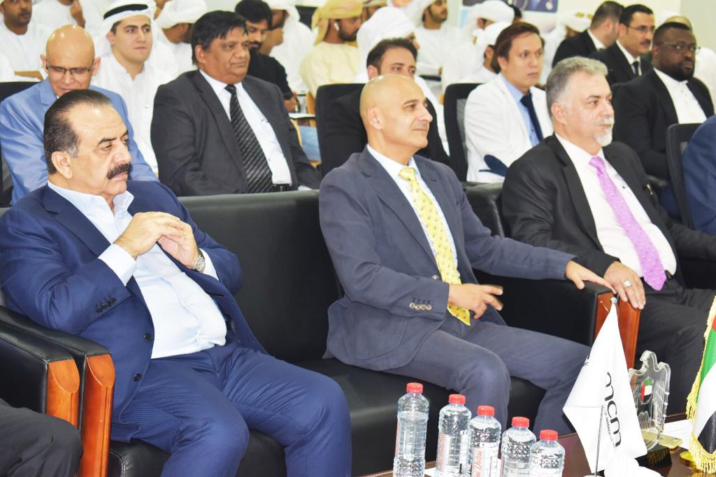 كلية مينا للإدارة في دبى تحتفل