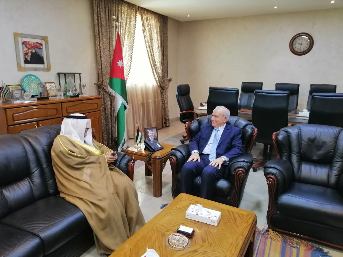 بحث زيادة اعداد الاساتذة الجامعيين والمعلمين