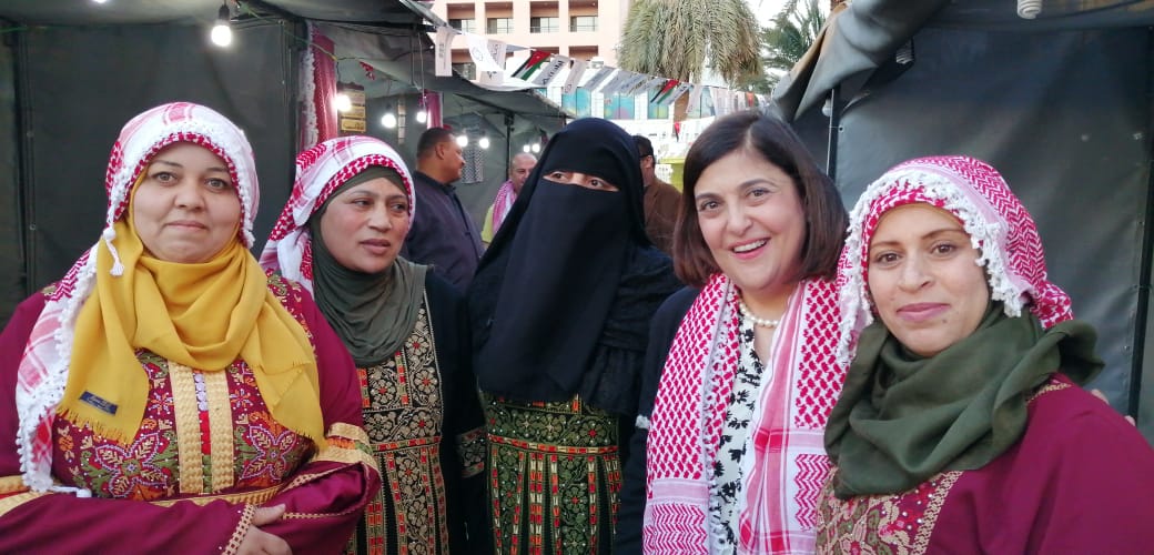 وزيرة التخطيط تفتتح معرض إقليم الجنوب