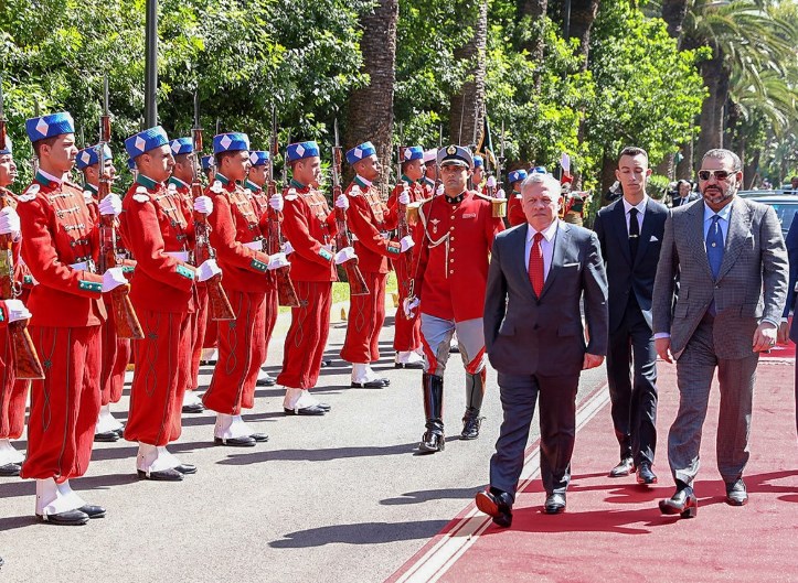 الملك والعاهل المغربي يؤكدان أن الدفاع