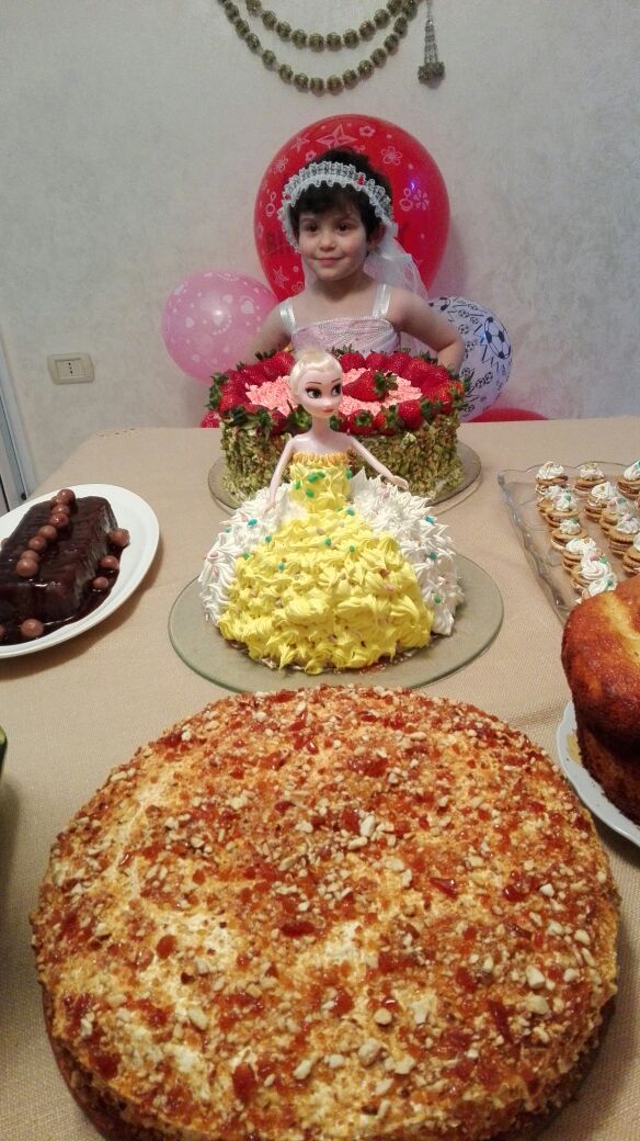 المها تطفئ شمعتها الخامسه