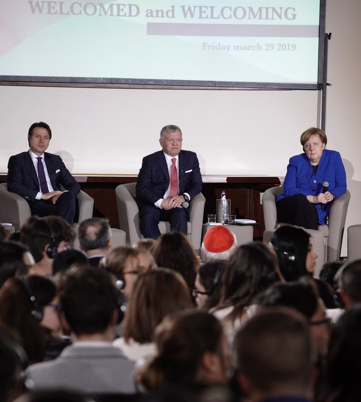 الملك: نتساءل دوما