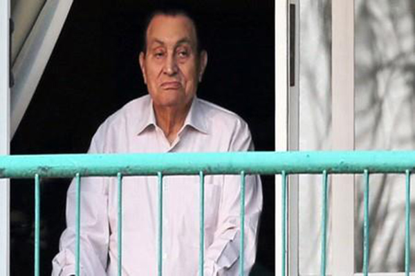 مقطع صوتي.. مبارك بعد البراءة: هاقعد