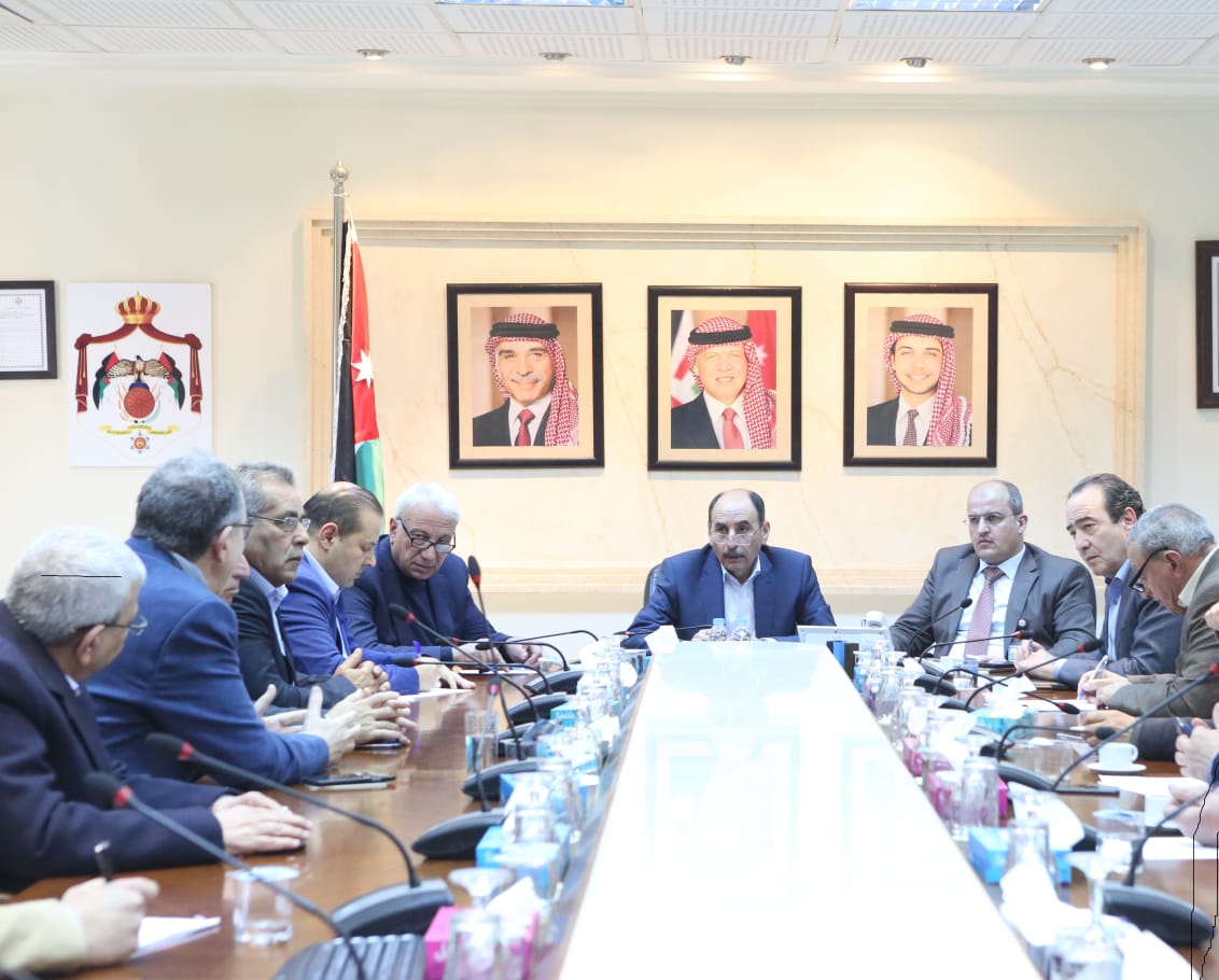 العموش يلتقي هيئة المكاتب الاستشارية