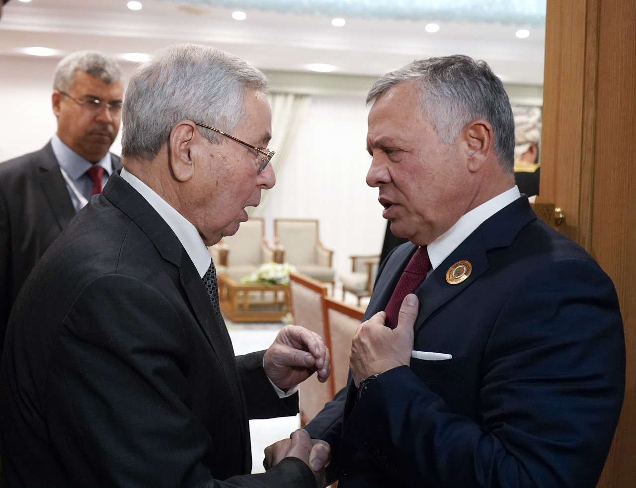 الملك يلتقي رئيس مجلس الأمة الجزائري