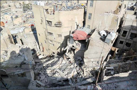 أمانة عمان تباشر بازالة أنقاض انهيارات