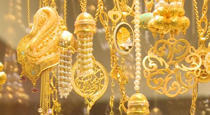 الذهب يتراجع