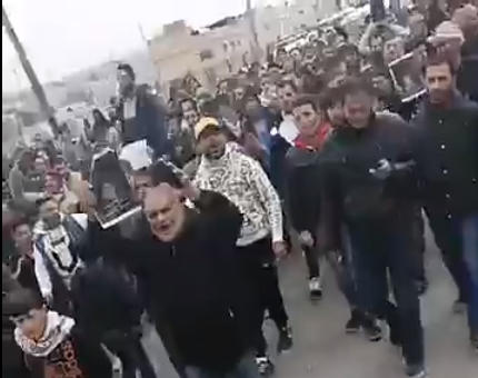 مسيرة غاضبة خلال تشييع الطفلة نيبال