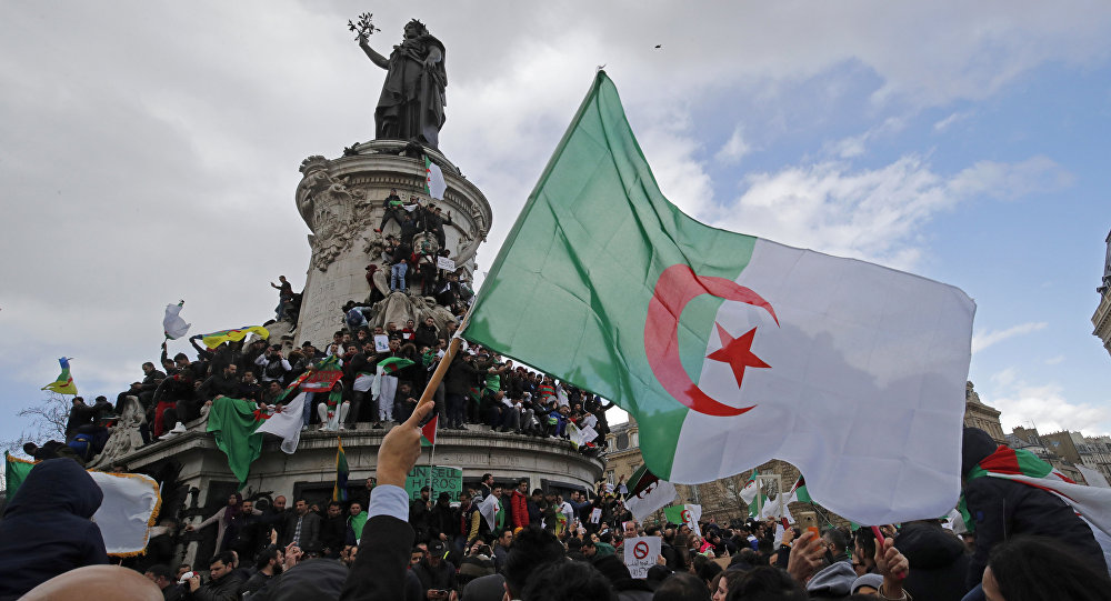 الجزائر: النيابة تمنع سفر عدة شخصيات