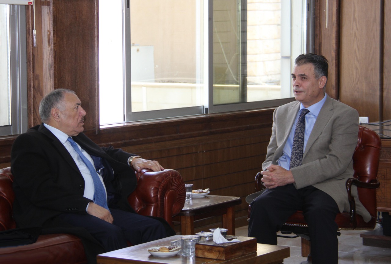 وزير الصحة يزور جامعة البلقاء التطبيقية