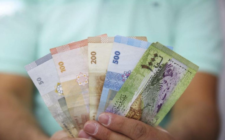 صرافون: انخفاض الليرة السورية 7 %