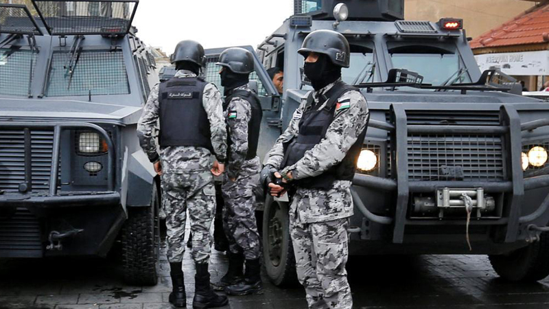 القبض على 8 من كبار تجار