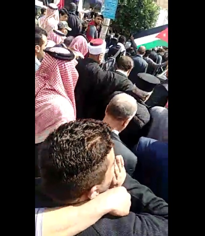 مسيرة شعبية حاشدة لدعم مواقف الملك