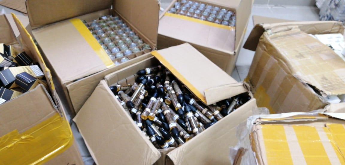 «الجمارك» تحبط تهريب دخان وسجائر الكترونية