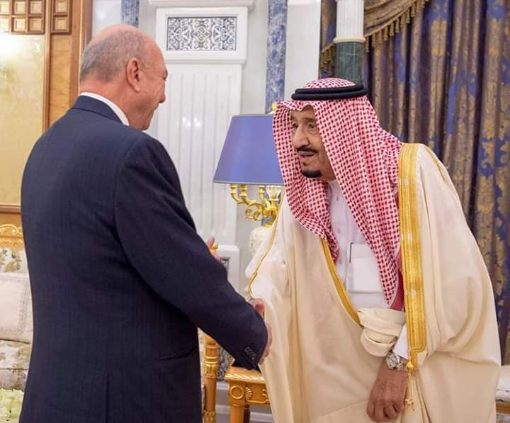 خادم الحرمين الشريفين يستقبل فيصل الفايز