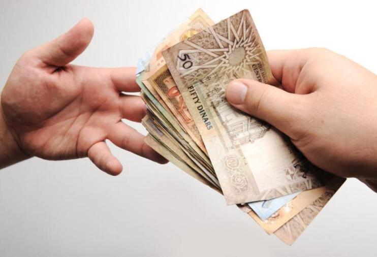 الضريبة تستعد لصرف دعم الخبز و640