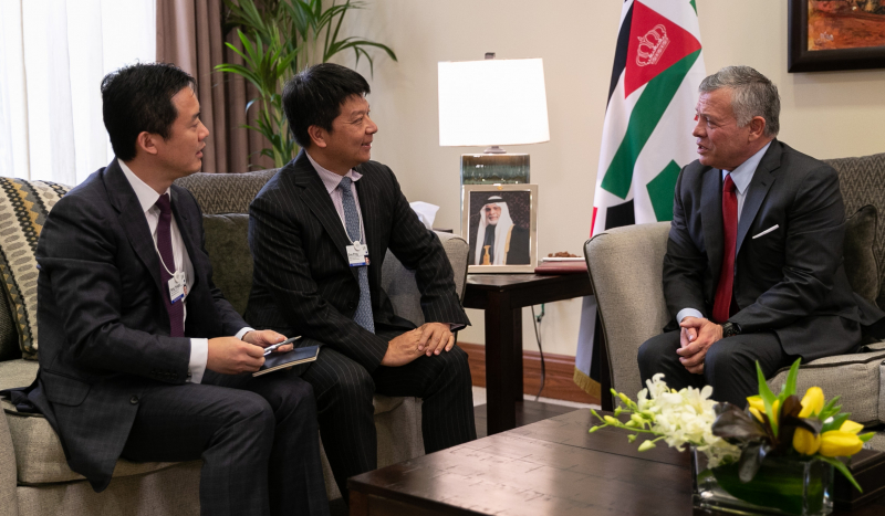 الملك يلتقي الرئيس التنفيذي لشركة هواوي