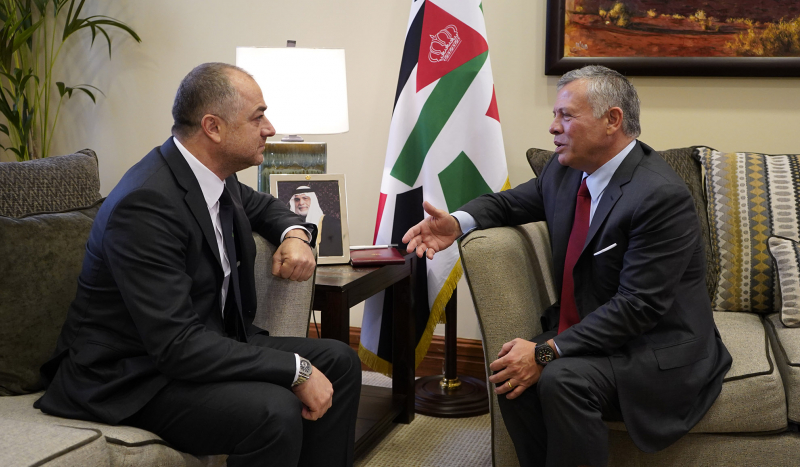 الملك يلتقي وزير الدفاع الوطني اللبناني