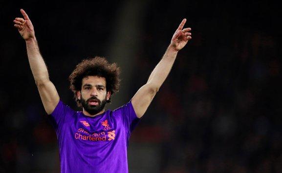 كسر قدم مشجع بسبب محمد صلاح