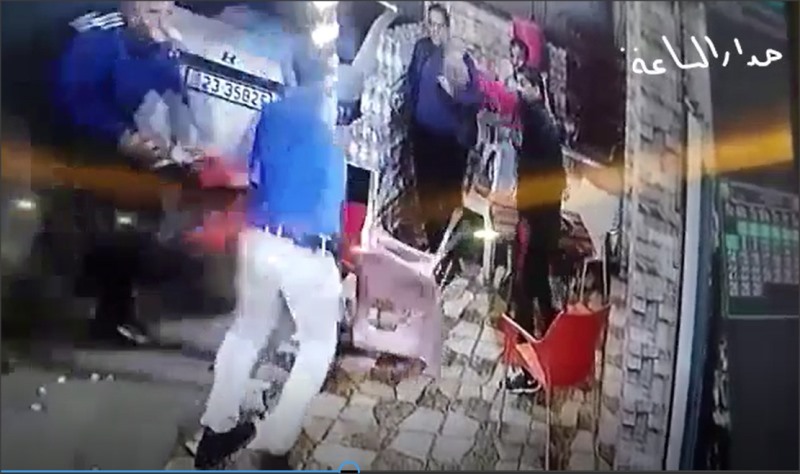 بالفيديو.. الاعتداء على لاعب كرة قدم