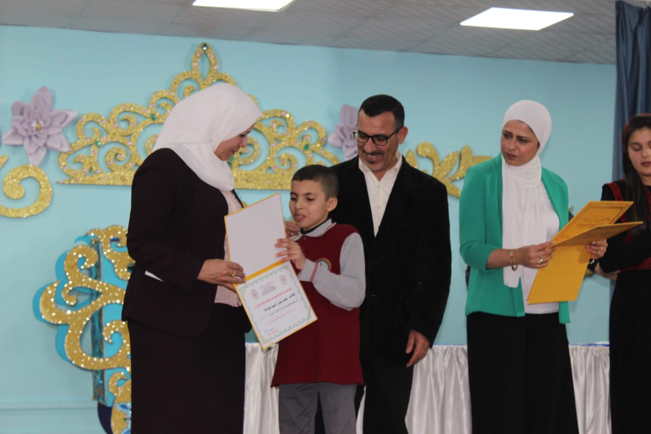 مديرية تربية لواء الجامعة تكرم طلابها