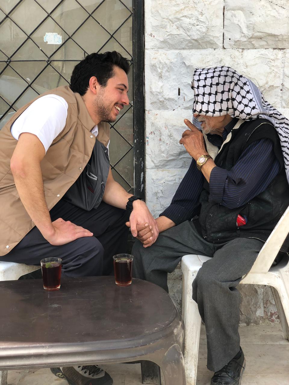 ولي العهد يفاجئ الحاج أبو يوسف