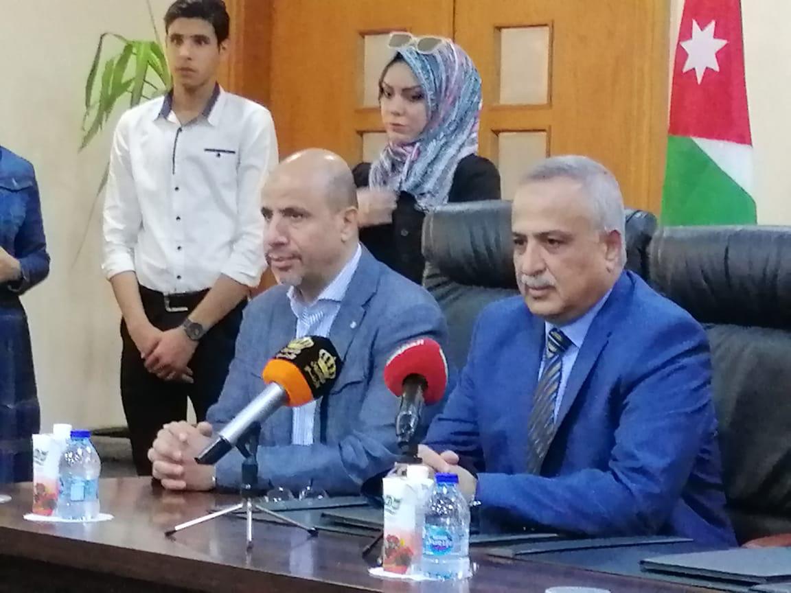 بخيت يوقع إتفاقيات في العقبة لتنفيذ