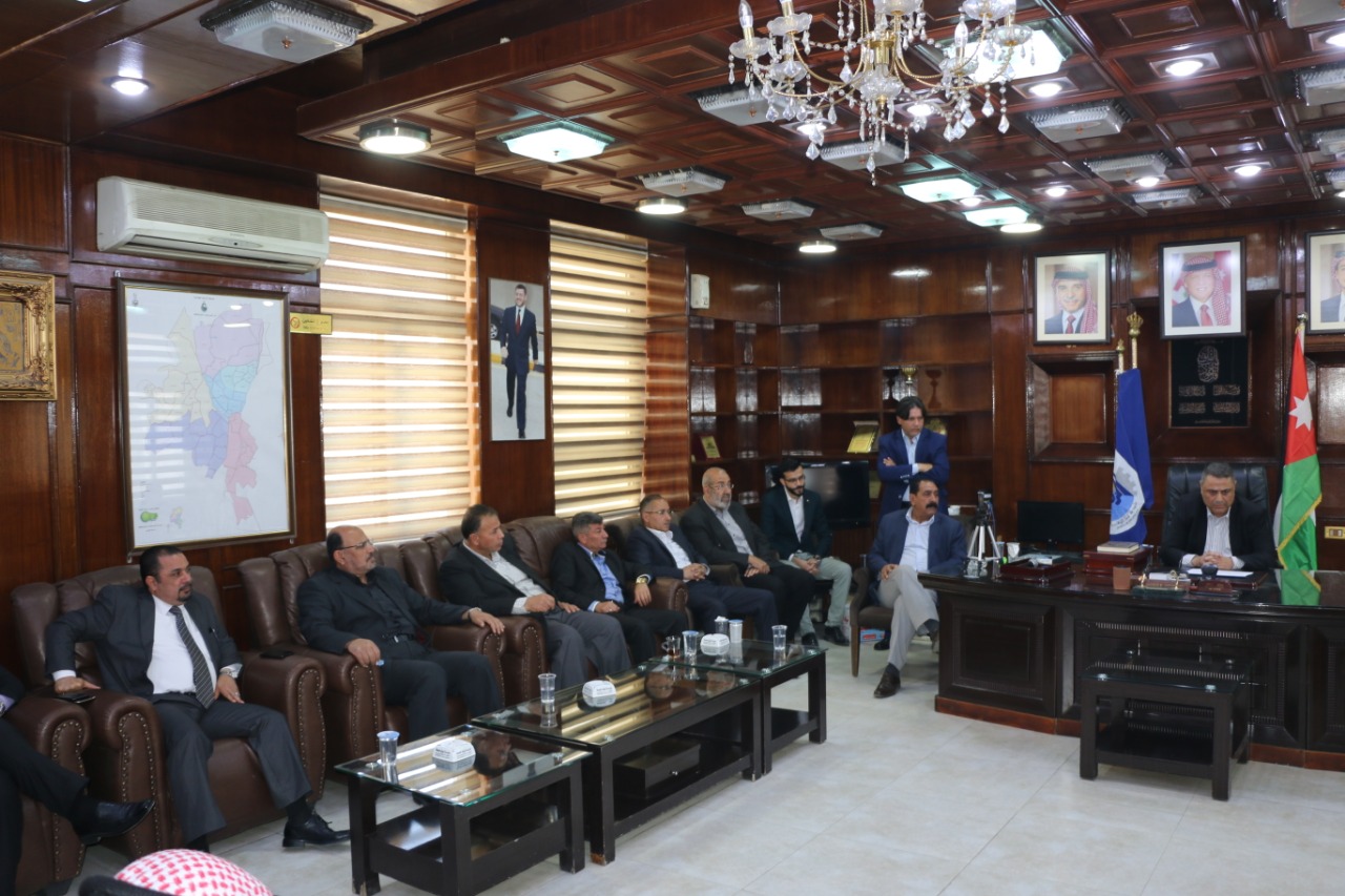 المومني يباشر عمله رئيسا لبلدية الزرقاء