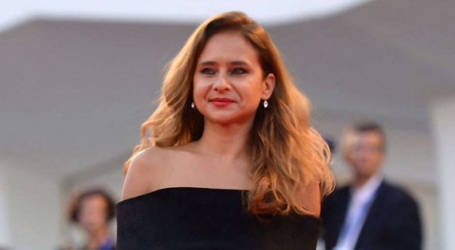 نيللي كريم تصدم جمهورها وتكشف سبب