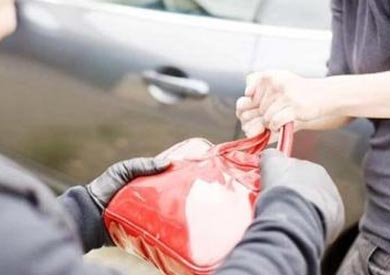 القبض على 3 اشخاص امتنهوا السرقات