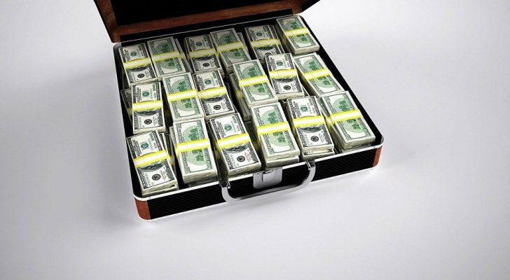 ملياردير يسحب 10 ملايين دولار من