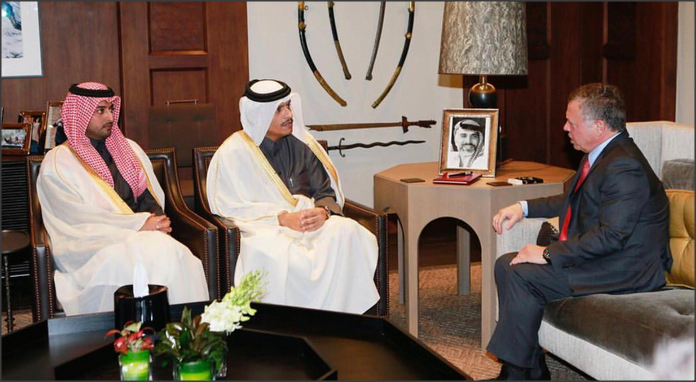 الملك يلتقي آل ثاني