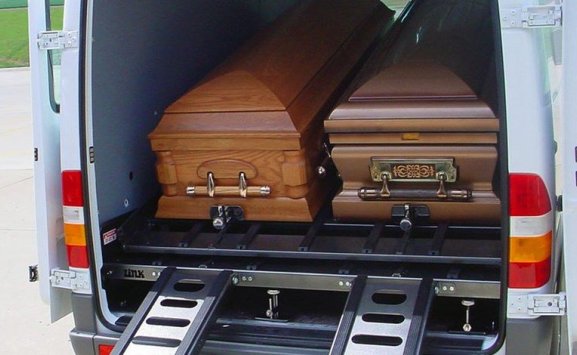 عراقي حاول دخول بريطانيا داخل تابوت