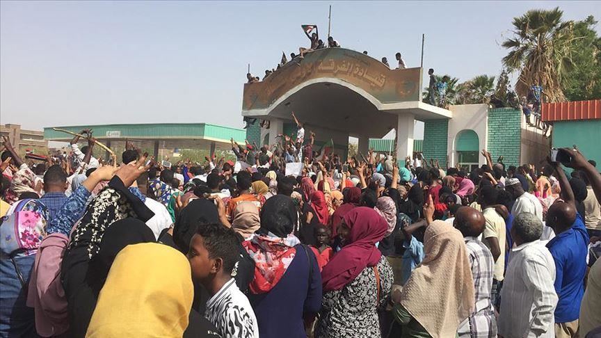 ثاني أيام الإطاحة بالبشير .. الاستعداد