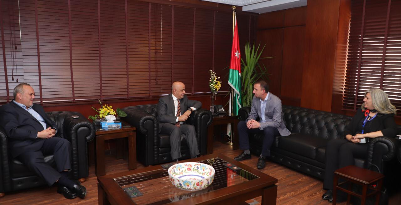 الحاج توفيق: تجارة عمان ستعمل على