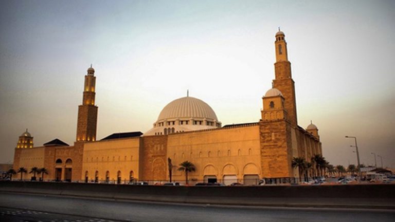 السعودية تحسم الجدل حول مكبرات الصوت