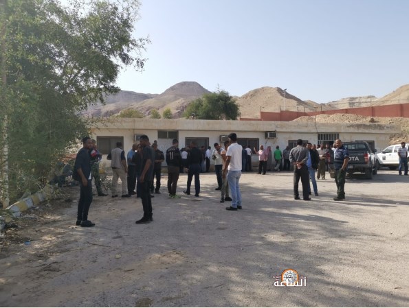 موظفو سلطة وادي الاردن بالاغوار ينفذون
