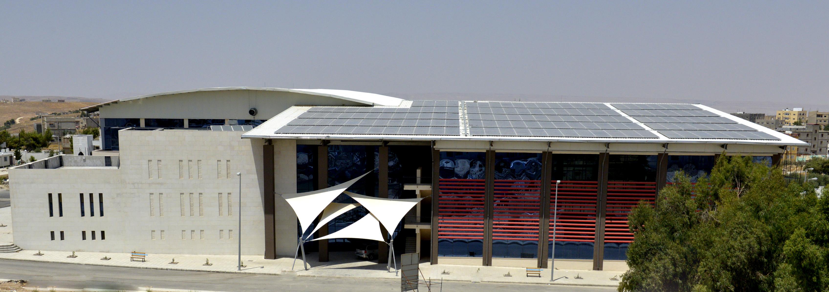 تشغيل نظام الطاقة الشمية بـتقنية الطفيلة