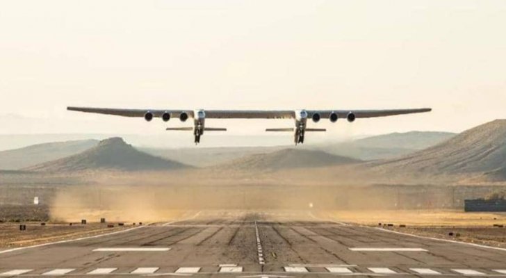 بالفيديو.. أضخم طائرة بالعالم تحلق لأول