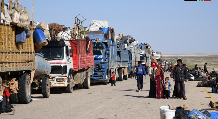 مئات النازحين بمخيم الركبان يعودون إلى