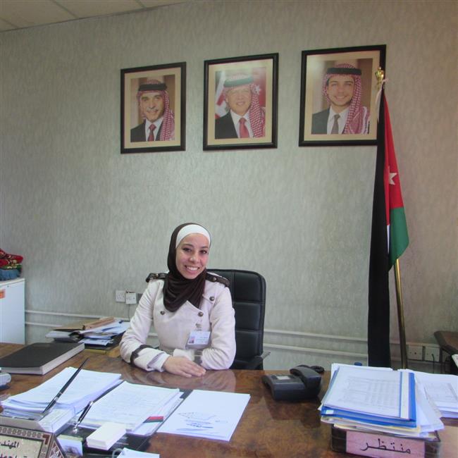 (الاراضي والمساحة) تكرم المرأة في عيدها