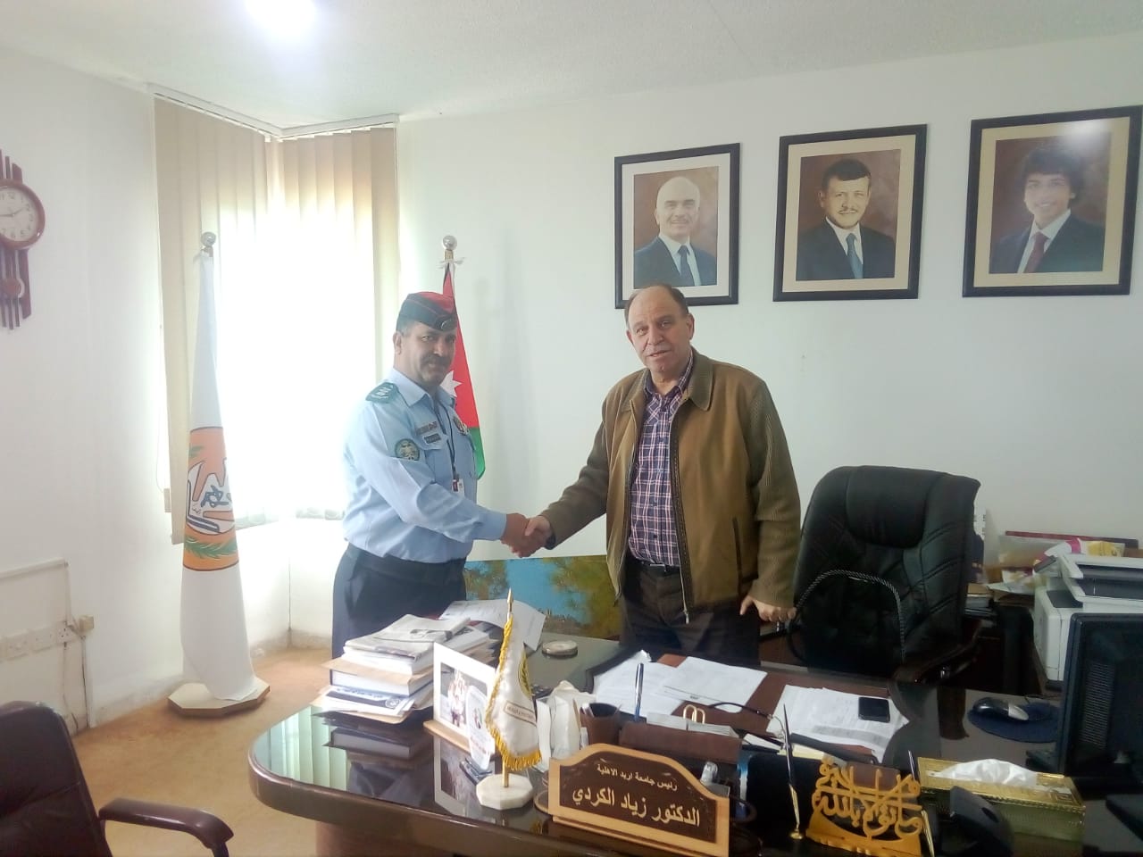 رئيس جامعة إربد الاهلية يوقع على